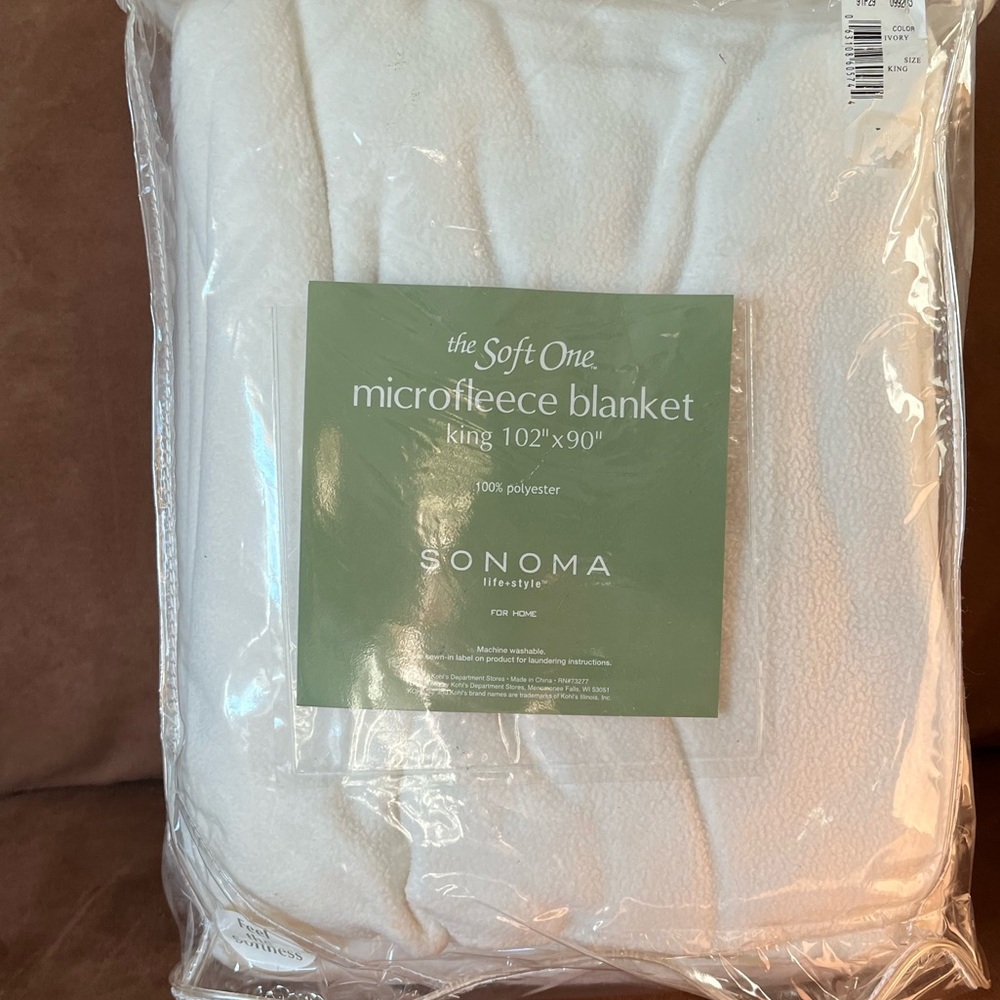Sonoma "the Soft One" white microfleece blanket.  King 102"X90". New
